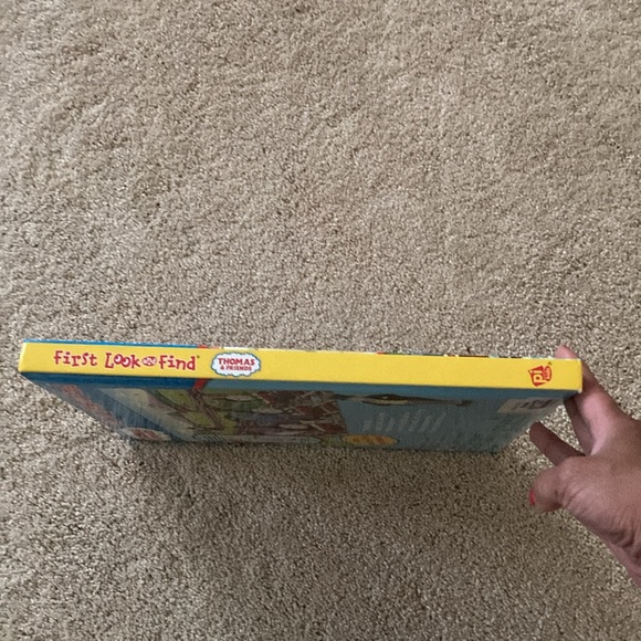 Book for little kids. Look and find books. EUC. Thomas and friends - Picture 10 of 10